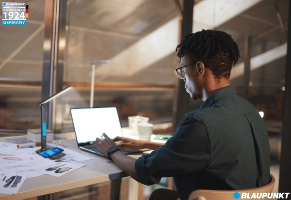 Lampka biurkowa Blaupunkt LBW6PRO LED 6W 3000K-6000K LCD stojąca biała