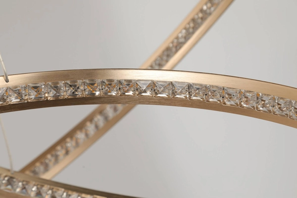 Salonowa lampa wisząca Brighton LED 55W z kryształkami złota