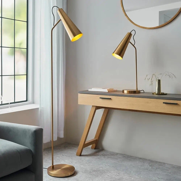 Lampa podłogowa z włącznikiem nożnym Karna 107528 mosiężna