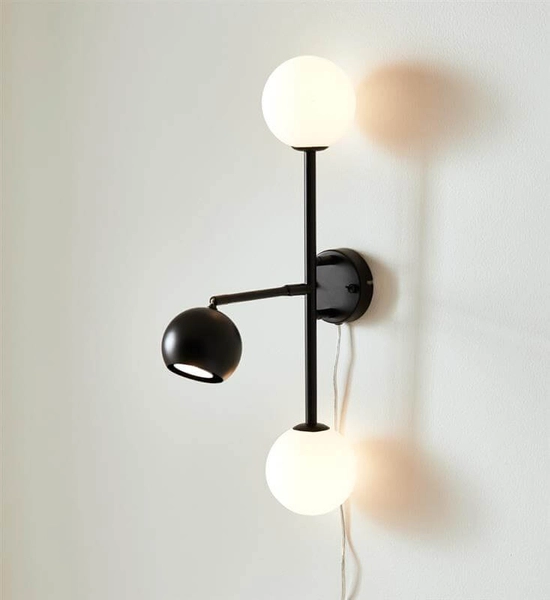 Nowoczesna lampa ścienna Beside z reflektorkiem czarna biała