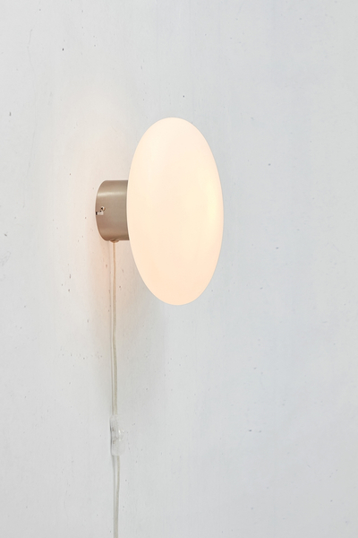 Lampa ścienna Locus 108538 Markslojd owalna do salonu szklana biała