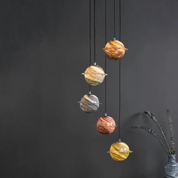 Molekułowa wisząca lampa Cygnus CYG0555 planety szklana beżowa chrom