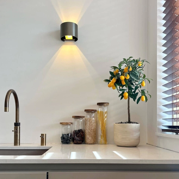 Kinkiet ścienny góra-dół XIO 09218/04/97 Lucide do biura mosiądz