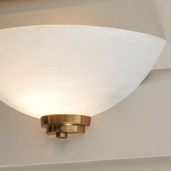 Lampa ścienna półokrągła Welles 112439 szklana biała mosiądz