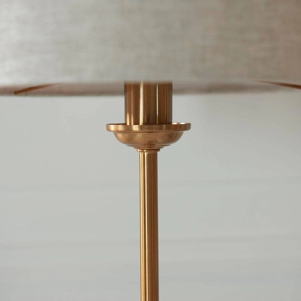 Nocna lampka z abażurem Highclere 110728 na komodę mosiądz beżowa