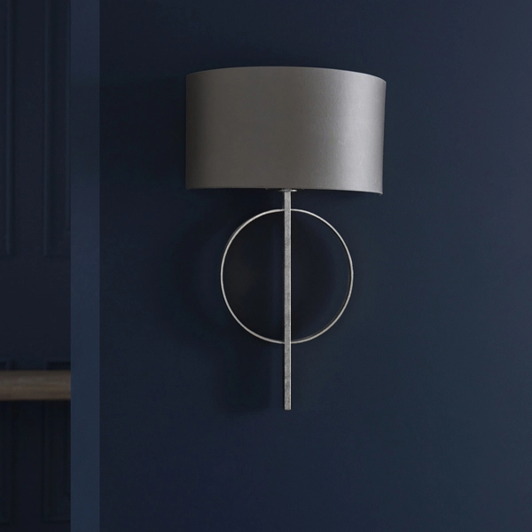 Ścienna lampa abażurowa L&-195214 Light& do salonu antyczna srebrna