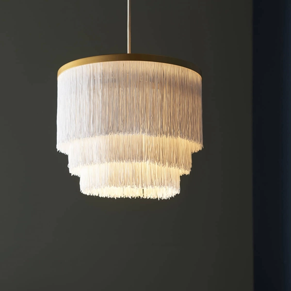 Wisząca lampa boho L&-191551 Light& tkaninowa frędzle białe mosiądz