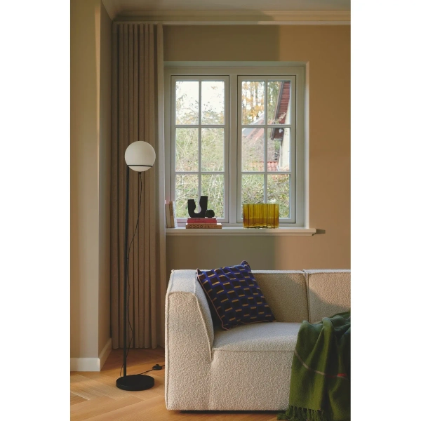 Podłogowa lampa kulista Wilson 2412594003 szklana metalowa czarna