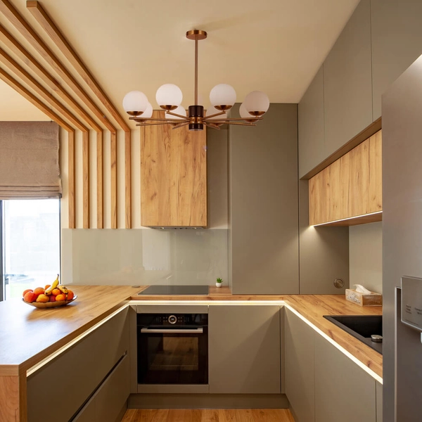 Żyrandol do salonu Marble MOD187PL-08BS Maytoni kuliste klosze mosiądz