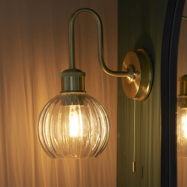 Lampa ścienna szklana kula L&-195507 Light& do czytania IP44 mosiądz