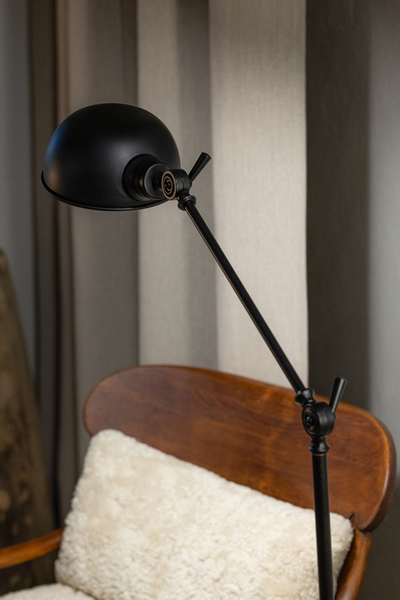 Metalowa lampa podłogowa Portland 108586 Markslojd z regulacją czarna