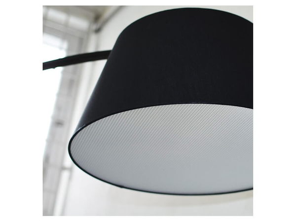 Łukowa lampa podłogowa Olav do salonu czarna stojąca