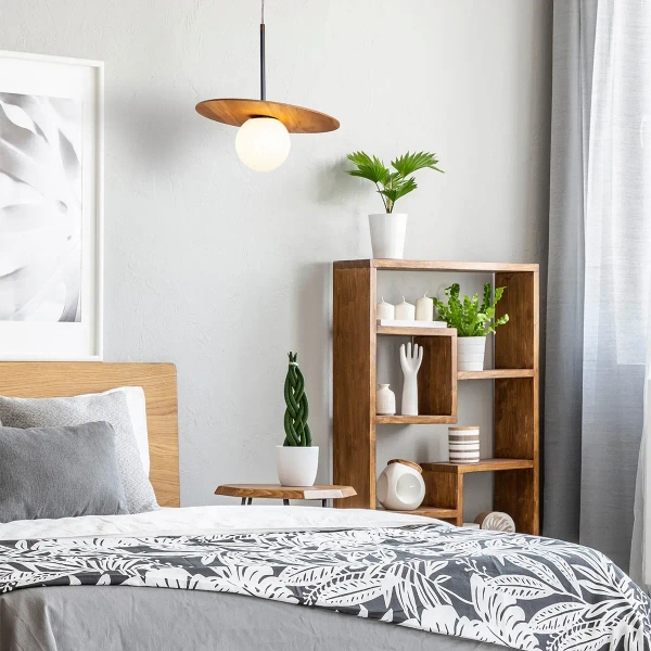 Wisząca lampa drewniana Orbit QN-ORBIT-P-M-TEAK kula brązowy biały