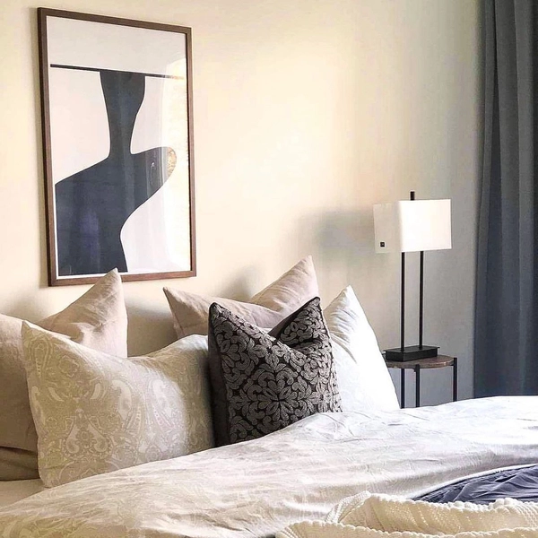 Metalowa lampa stojąca Luton do gabinetu biała czarna