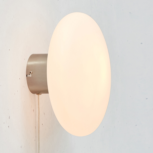 Lampa ścienna Locus 108538 Markslojd owalna do salonu szklana biała