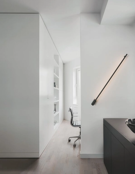 Minimalistyczna lampa ścienna Buin stick LED 20W 3000K czarna
