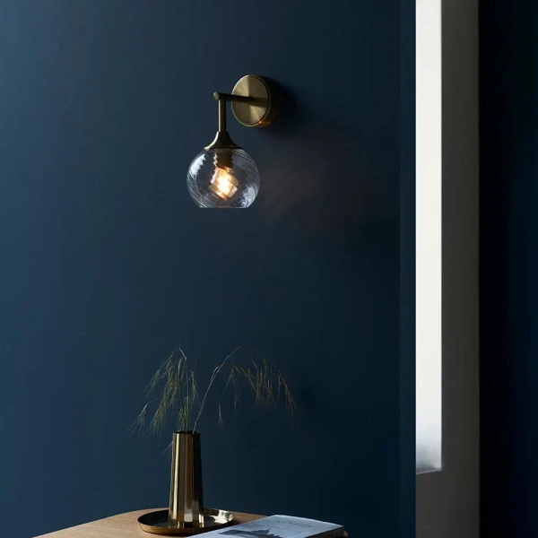 Naścienna szklana lampa Allegra 103173 ryflowana kula mosiądz