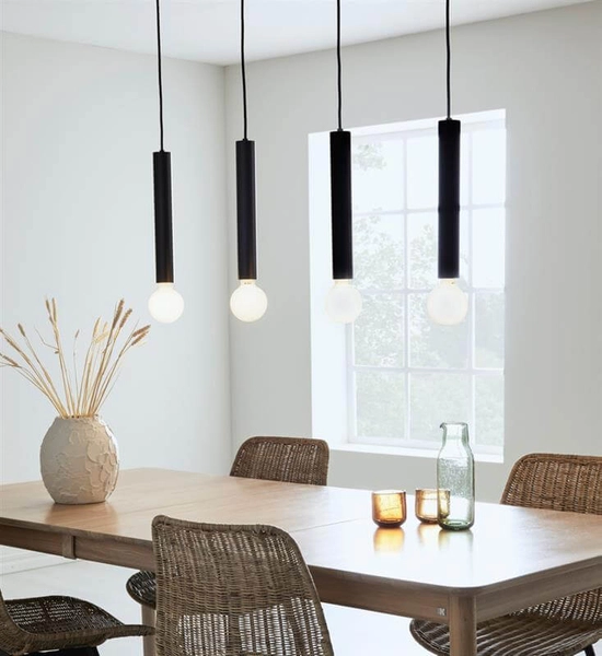 Pokojowa lampa wisząca Sencillo listwa z tubami czarna