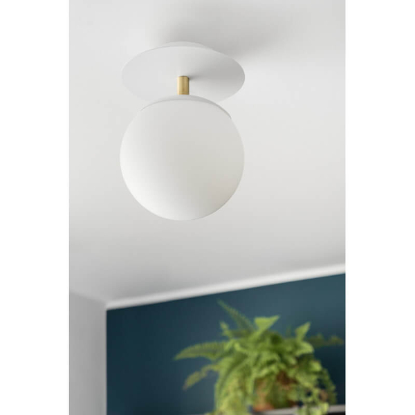 Kulista lampa ścienna Plaat PLC11300 do sypialni biała mosiądz