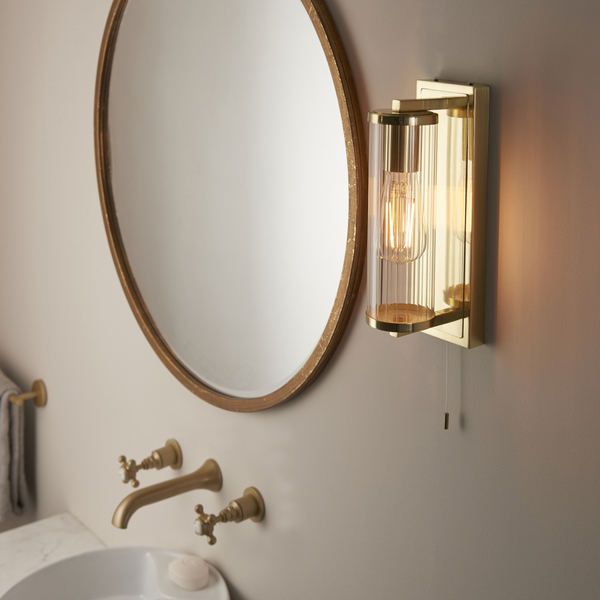 Łazienkowa lampa ścienna L&-194075 Light& tuba szklana IP44 mosiądz