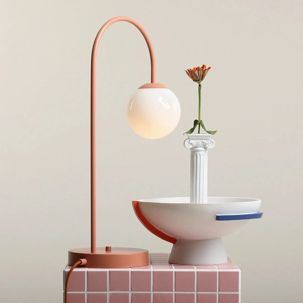 Biurkowa lampka Una 1116B11 Aldex szklana metalowa kula koralowy