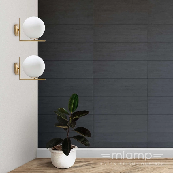 Kinkiet LAMPA ścienna CONDI MBM-7475/1-G MDECO modernistyczna OPRAWA szklana kula ball mosiądz biała