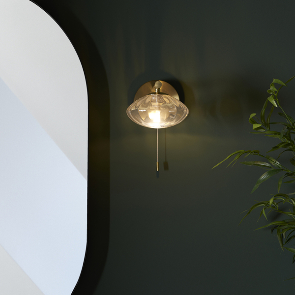 Lampa ścienna z włącznikiem L&-197182 Light& szklana IP44 mosiądz
