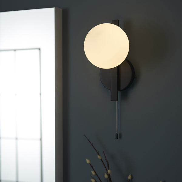 Ścienna lampa kula L&-194081 Light& z włącznikiem IP44 czarna