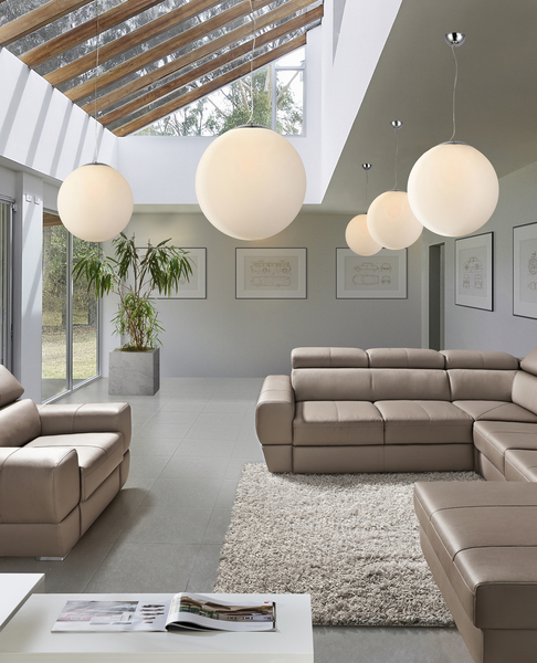 Nowoczesna lampa wisząca White Ball do przedpokoju biała