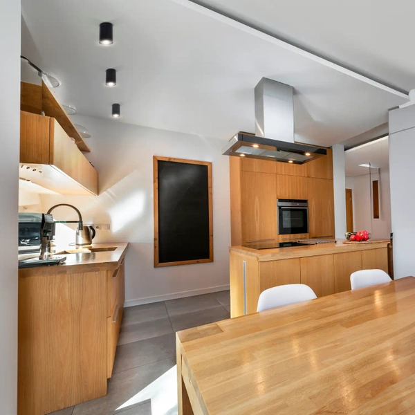 Regulowana lampa sufitowa Leila CL0101-BK Yaskr do przedpokoju tuba czarna