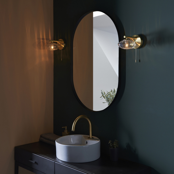 Lampa ścienna z włącznikiem L&-197182 Light& szklana IP44 mosiądz