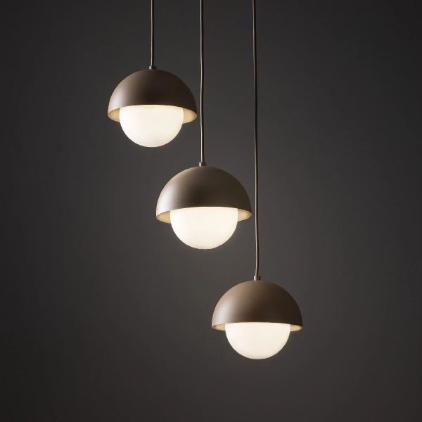 Minimalistyczna zwisająca lampa Bono Sabia 10720 mleczne kule beżowy