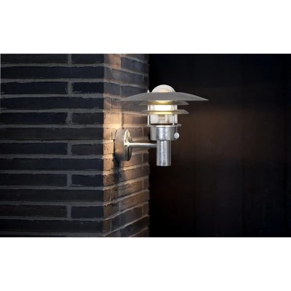 Elewacyjna lampa retro Lønstrup 71412031 IP44 z czujnikiem srebrny