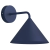 Na wysięgniku lampa przyścienna Capital MLP2484 stożek granatowy