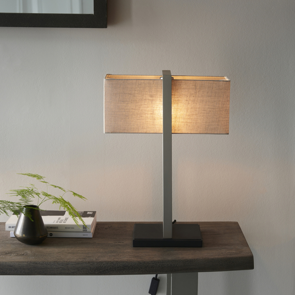 Modernistyczna lampa stołowa L&-193060 Light& rama płócienna nikiel