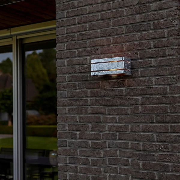 Lampa ścienna zewnętrzna Vidar 5011602461 IP54 skrzynka metalowa srebrna