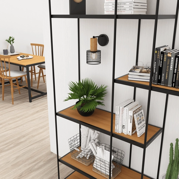 Industrialna lampa ścienna Sobresa do pokoju czarna drewno