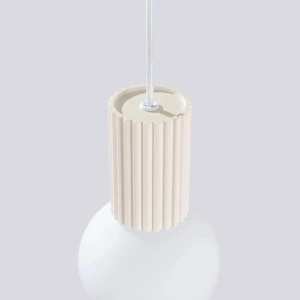 Wisząca lampa minimalistyczna HALO SL.1719 ryflowana kula beżowa