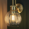 Lampa ścienna szklana kula L&-195507 Light& do czytania IP44 mosiądz