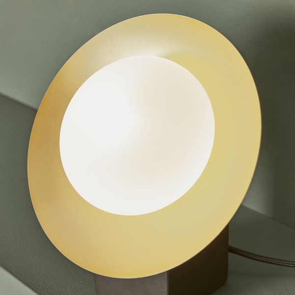 Stołowa lampa modernistyczna L&-192038 Light& okrągła złota brązowa