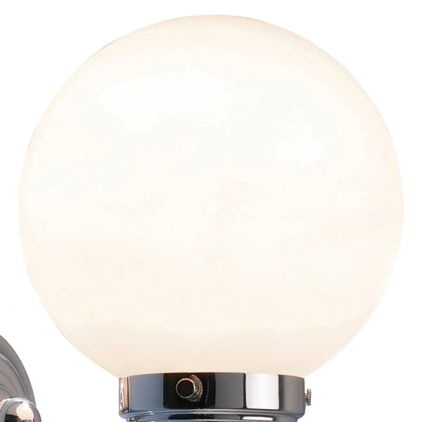 Łazienkowy kinkiet ścienny Barclay BAR0750 szklany kula biała chrom