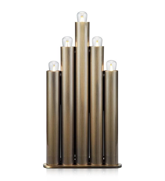 Metalowa lampa świecznikowa Organo stojąca na komodę mosiądz