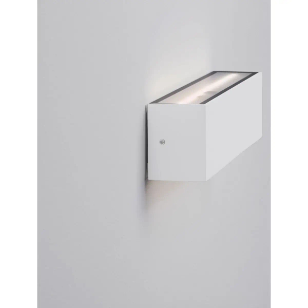 Ledowy naścienny kinkiet RAVEZCO LE75198 LED 22W 3000K IP65 biała