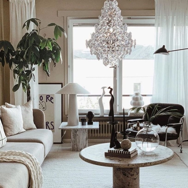 Glamour lampa wisząca Monarque na łańcuchu nad łóżko chrom