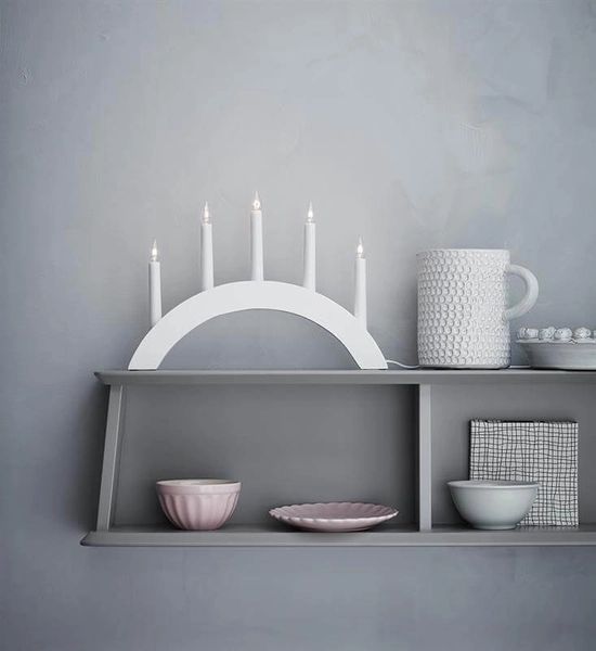 Świecznik świąteczny drewniany Atle na stolik biały