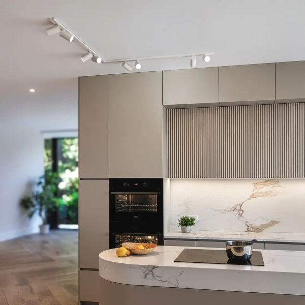 Sufitowa lampa narożna Bora 1625 listwa metalowy regulowana biały