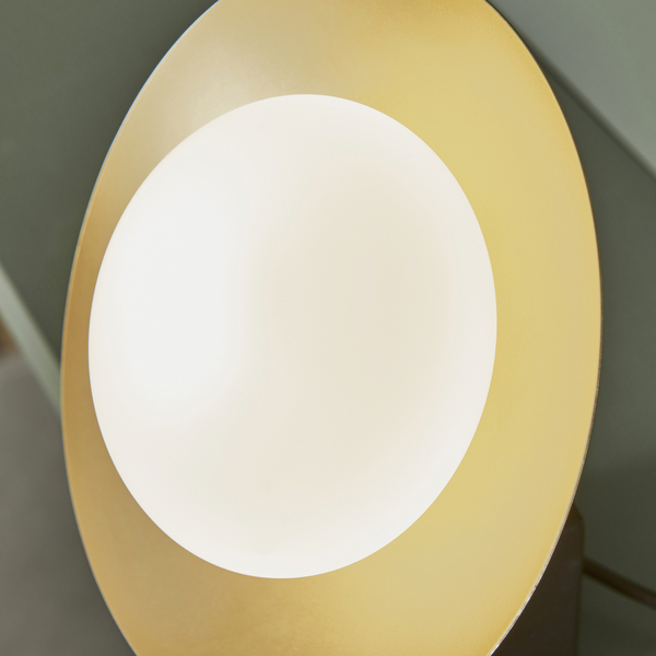 Stołowa lampa modernistyczna L&-192038 Light& okrągła złota brązowa