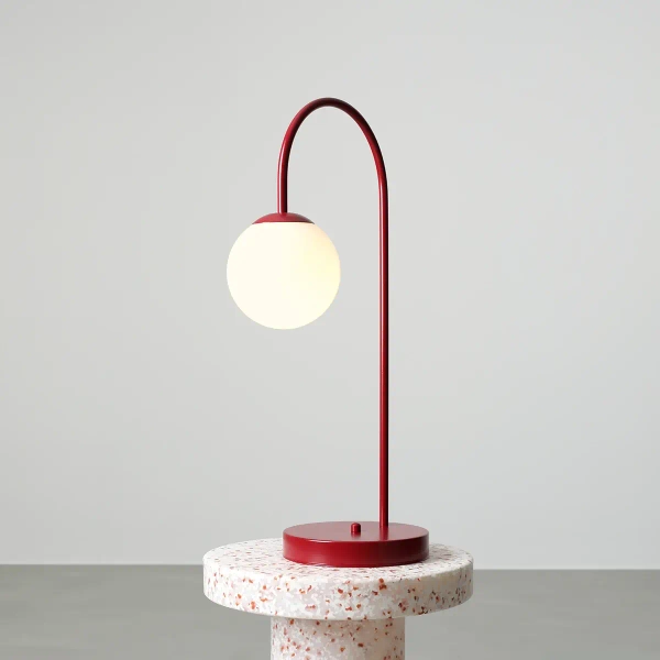 Kulista lampa stołowa Una 1116B15 szklana kula czerwona biała