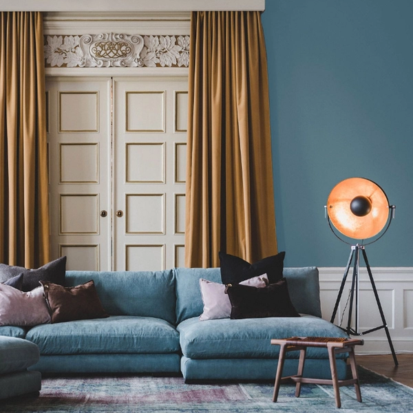 Stojąca lampa podłogowa Captain czarna na trójnogu do pokoju