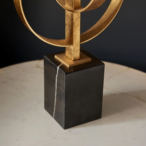 Stołowa lampa ringi L&-195221 Light& z abażurem morskim złota